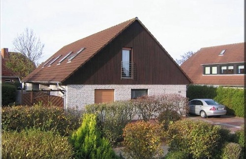 Harlesiel Apartment | Helle und Gemütliche Obergeschosswohnung in Einem Doppelhaus