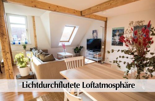 Andreasvorstadt Apartment | Helles 80m2 Maisonette-Loft mit Balkon, Kingsize Bett, Smart-TV, etc