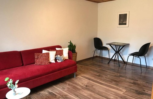 Michendorf House | Helles Doppelzimmer im Untergeschoss mit Bad im Grünen nahe Potsdam