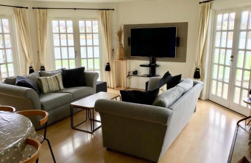 Ampney Crucis House | Hello ! and welcome to Solius Lodge