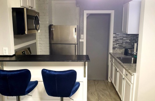 Detroit House | HELLO DETROIT! Welocme to our newly renovated 3 bedroom home -14mins to downtown