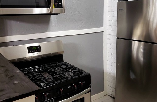 Detroit House | HELLO DETROIT! Welocme to our newly renovated 3 bedroom home -14mins to downtown