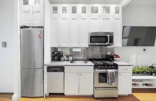 Hell's Kitchen Apartment | Hell’s Kitchen 2-bedroom moments from Time Square, Broadway, Restaurant Row