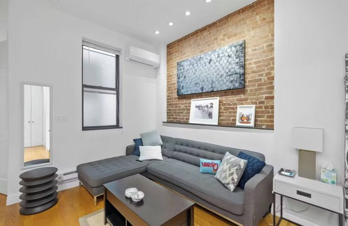 Hell's Kitchen Apartment | Hell’s Kitchen 2-bedroom moments from Time Square, Broadway, Restaurant Row