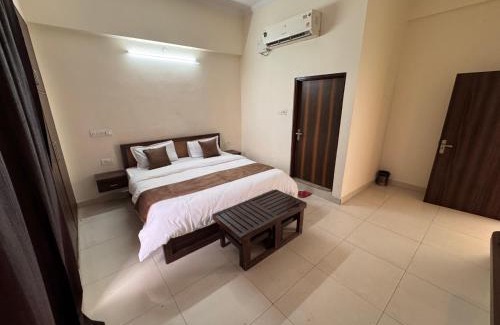 Jagatpura Hotel | Helo Stay Model Town Jagatpura