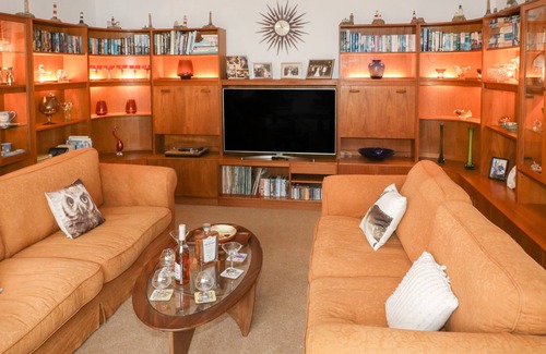 Quintrell Downs Cottage | HELYK LOWARTH, family friendly, with open fire in Quintrell Downs