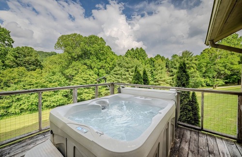 Scaly Mountain Cabin | Hemlock Cabin | Hot tub | Fireplace | 2 BR