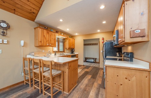Blakeslee House | Hemlock Chalet: Lake Access, Dogs Welcome, Dock Slip!
