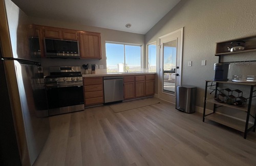 Gibson Springs House | Henderson cozy home with skyline view