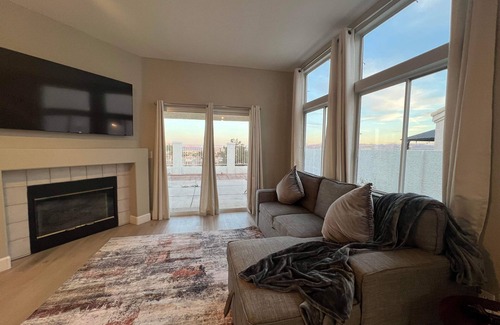 Gibson Springs House | Henderson cozy home with skyline view