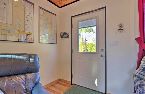 Henderson Cabin | Henderson Getaway: 1 Block to Norfork Lake!