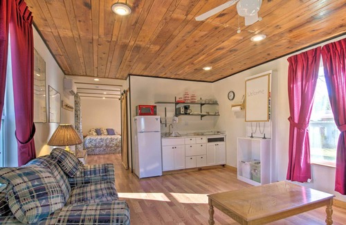 Henderson Cabin | Henderson Getaway: 1 Block to Norfork Lake!