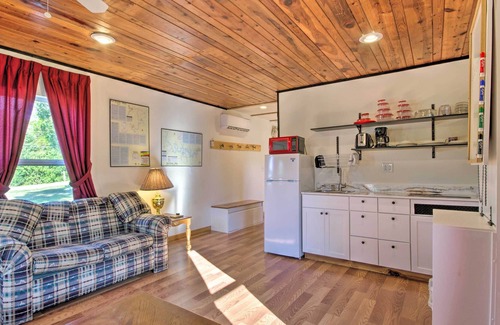 Henderson Cabin | Henderson Getaway: 1 Block to Norfork Lake!