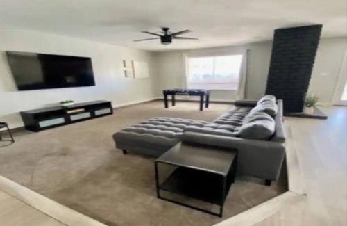 Highland Hills House | Henderson House 6beds,Pool,backyard,pet friendly, free parking