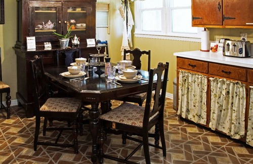 Henderson Cottage | Henderson, TN Cottage Farmstay E-I-E-I-Oh, MY!