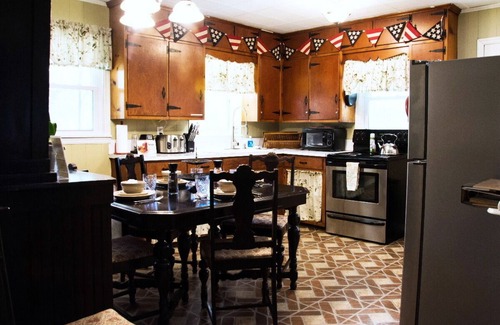 Henderson Cottage | Henderson, TN Cottage Farmstay E-I-E-I-Oh, MY!