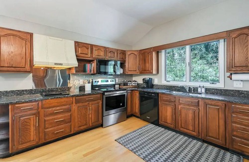 Hendersonville House | 🍁Hendersonville Hideaway 3 beds/3baths Sleeps 8. Fresh updates throughout. 🍁🍂