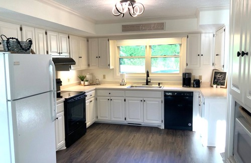 Hendersonville House | Hendersonville, TN, The Peaceful Retreat,Ping Pong & Pool Tables