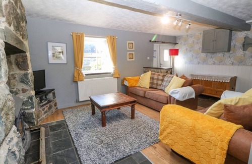 Brynrefail House | HENDRE, pet friendly, character holiday cottage in Y Felinheli