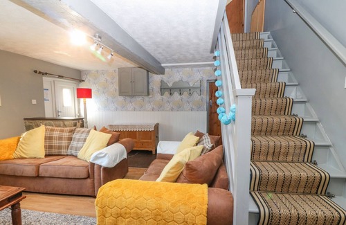 Brynrefail House | HENDRE, pet friendly, character holiday cottage in Y Felinheli