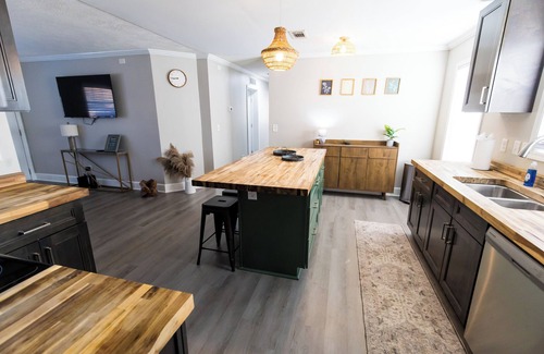Lexington House | Hendrix Hideaway