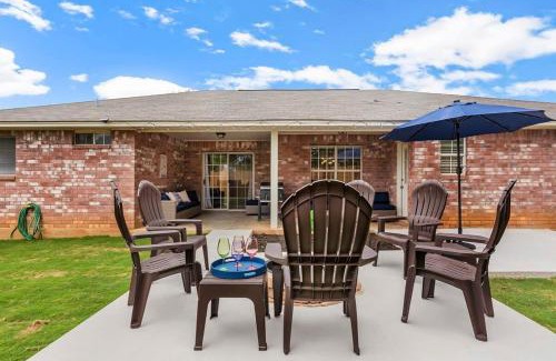 Fredericksburg House | Henrietta Haus pet friendly and private hot tub