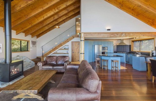 Queenstown House | Hensman Heights- family home with outdoor spa pool