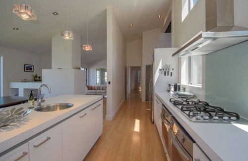 Queenstown House | Hensman Heights Stunning Lake & Mountain Views - Close to town - guests love it