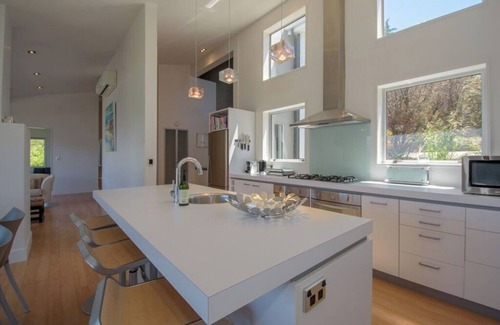 Queenstown House | Hensman Heights Stunning Lake & Mountain Views - Close to town - guests love it