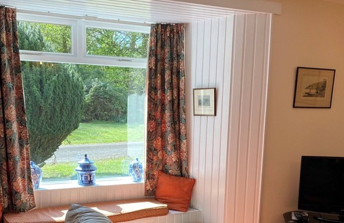 Castle Douglas Cottage | Hensol Lodge - a cottage that sleeps 4 guests in 2 bedrooms