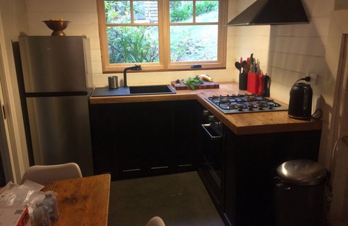 Hepburn Springs Cottage | Hepburn Cottage, A quite acre.