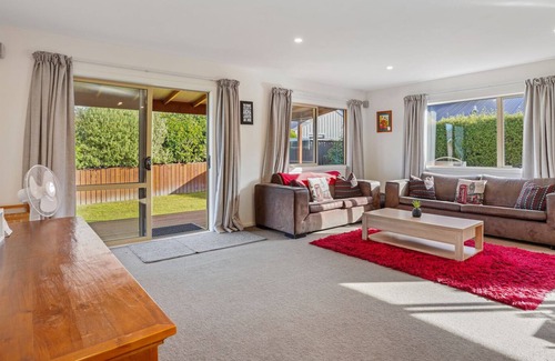Hanmer Springs Cottage | HEPBURN HAVEN, family friendly, with a garden in Hanmer Springs