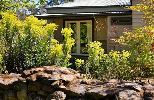 Hepburn Springs House | Hepburn Springs Retreat- stylish & light-filled