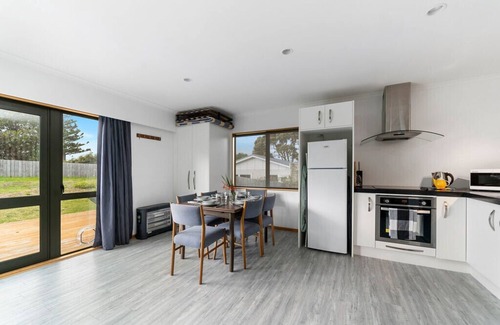 Waikanae Cottage | Heperi Haven - Waikanae Beach Holiday Home