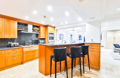 Knightsbridge Apartment | Herbert Townhouse - Six Bedroom Apartment, Sleeps 12