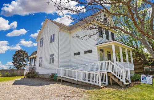 Chincoteague House | Herbie's Hideaway - Water views & Screened porch!
