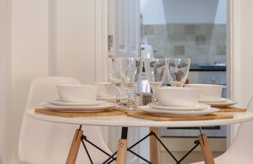 Hereford Apartment | HEREFORD CITY – Victory Apartment: Modern Studio in Vibrant Area