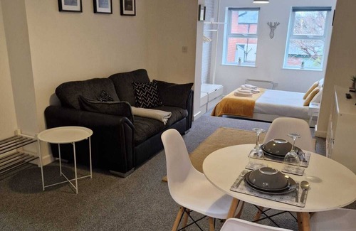 Hereford Apartment | HEREFORD CITY – Victory Apartment: Modern Studio in Vibrant Area