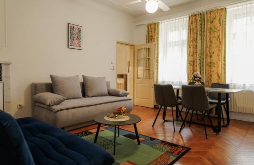 Rudolfsheim-Funfhaus Apartment | Heritage Apartments in Historical Musician Residence of Josef Klein