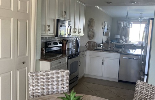 Naples Condo | Heritage Bay decorated, fully stocked 2bdrm + den-bdrm, 2 bath first fl condo
