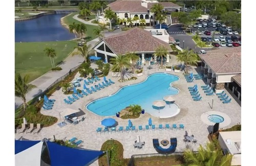 Naples Condo | Heritage Bay decorated, fully stocked 2bdrm + den-bdrm, 2 bath first fl condo