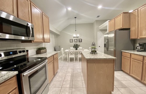 Keller House | Heritage Home: Four Bedroom Family Friendly