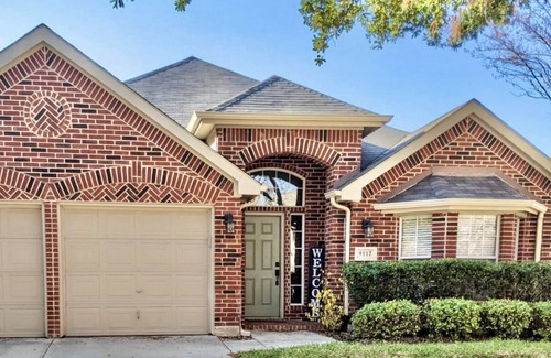 Keller House | Heritage Home: Four Bedroom Family Friendly