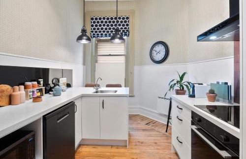 Dunedin City Centre Villa | Heritage Honey - Walk to Octagon, Museum & Cafes