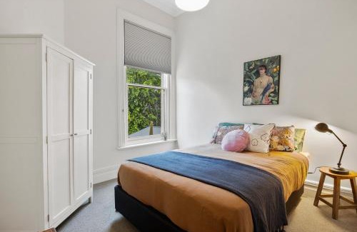 Dunedin City Centre Villa | Heritage Honey - Walk to Octagon, Museum & Cafes