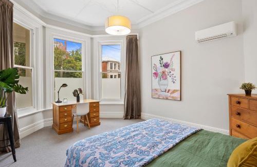 Dunedin City Centre Villa | Heritage Honey - Walk to Octagon, Museum & Cafes