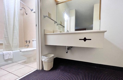 Baton Rouge Hotel | Heritage Inn and Suites