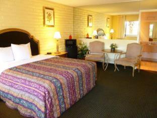 Folsom Road Hotel | Heritage Inn Express Roseville