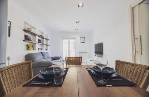 Antiguo Apartment | Heriz - Local Rentss