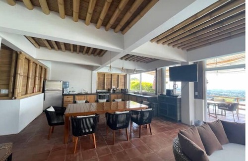 Santa Rosa House | Hermosa Casa Bamboo Con Vistas!